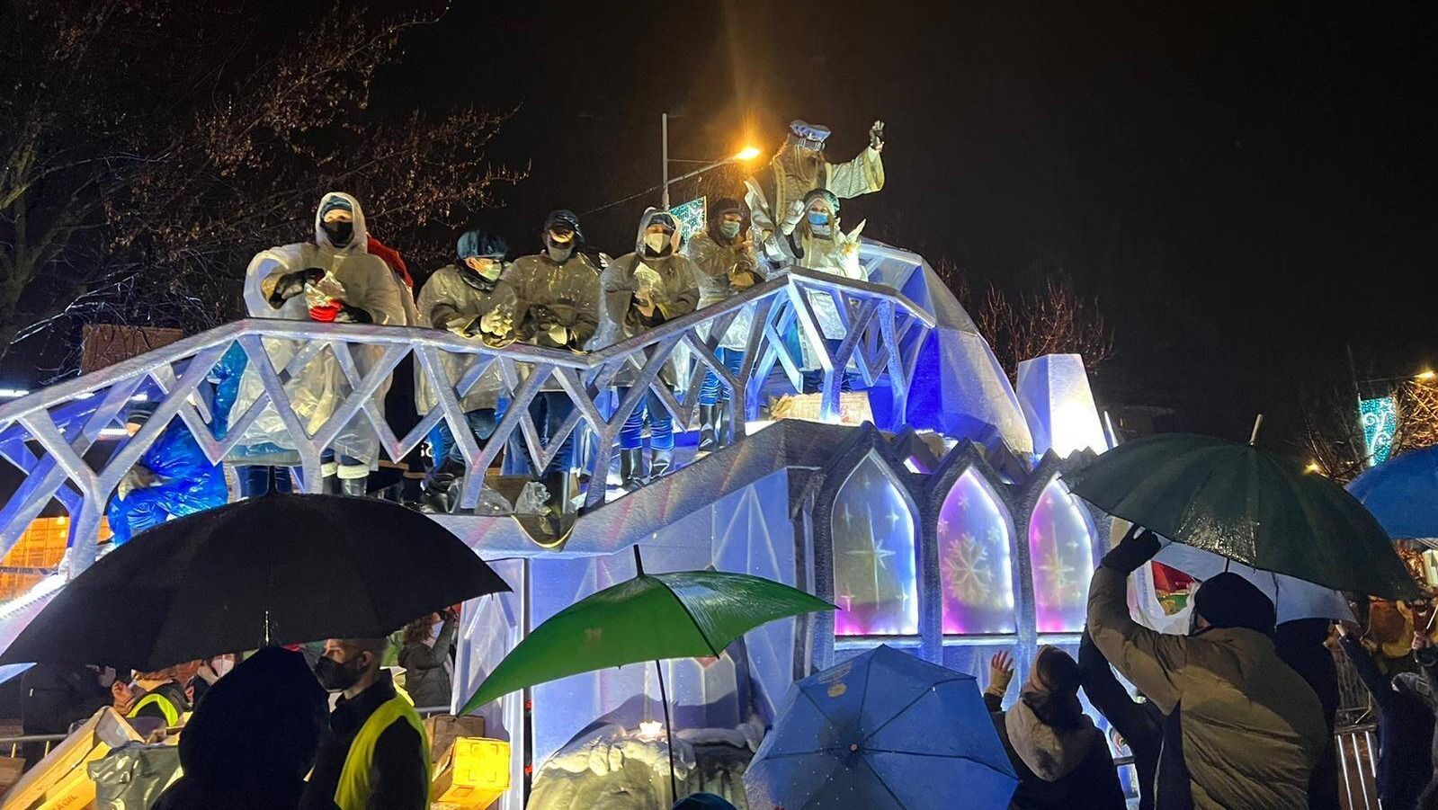 La Cabalgata de Reyes recorrió Boadilla del Monte a pesar del frío y la lluvia