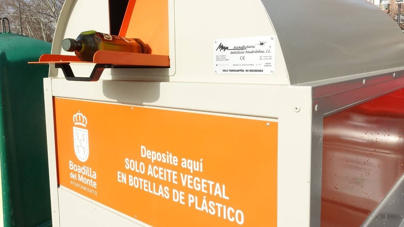 Boadilla instala diez nuevos contenedores para reciclar aceite 
