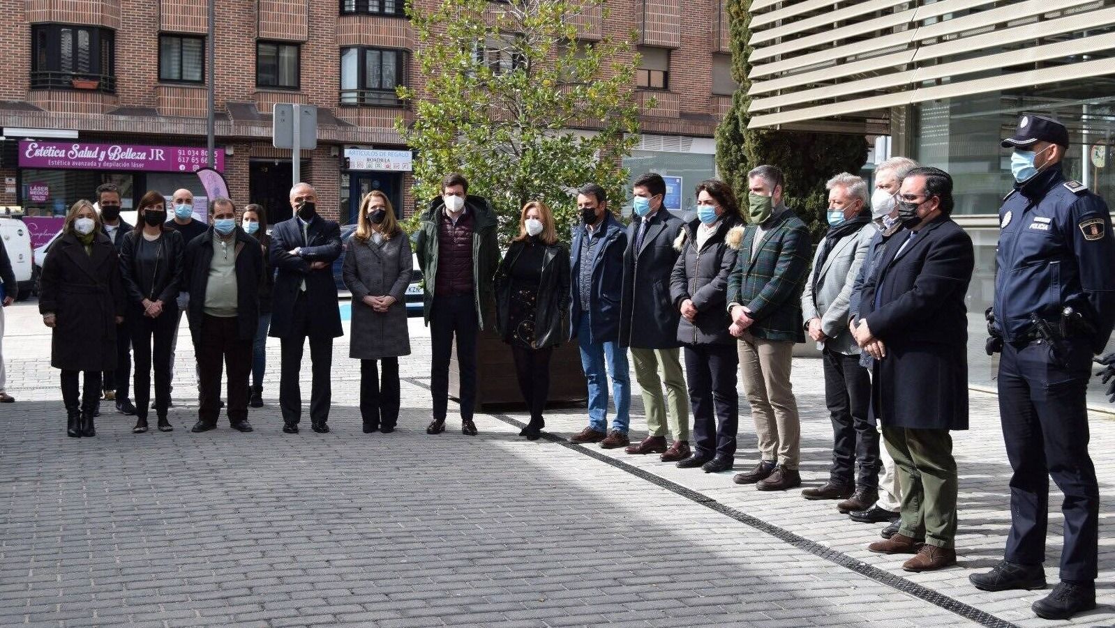 Boadilla guarda cinco minutos de silencio en apoyo al pueblo de Ucrania mientras continúa el envío de ayuda a la frontera