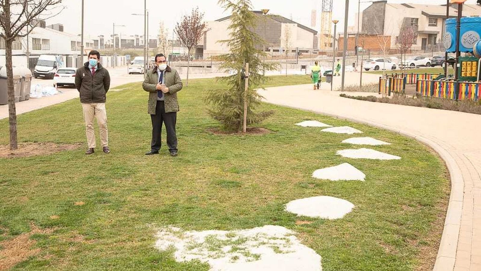 Boadilla regenera y mejora las praderas de los parques de la localidad Boadilla regenera y mejora las praderas de los parques de la localidad