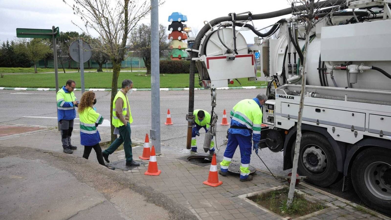 El Canal continúa con la limpieza integral de la red de saneamiento de Boadilla