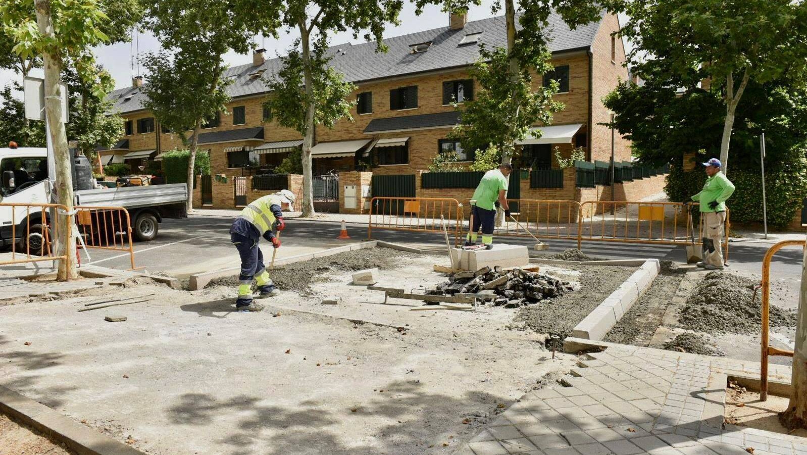 Trabajos en la calle Manuel de Falla para mejora la seguridad de los peatones