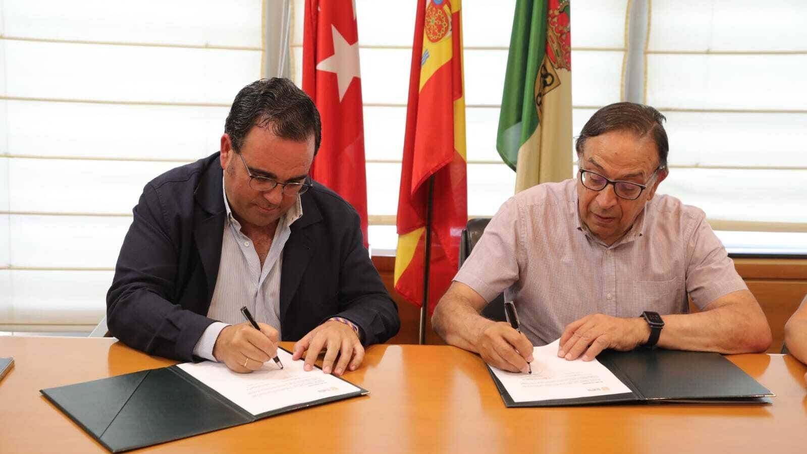 El Ayuntamiento renueva su convenio con la Asociación de Mayores de Boadilla El Ayuntamiento renueva su convenio con la Asociación de Mayores de Boadilla