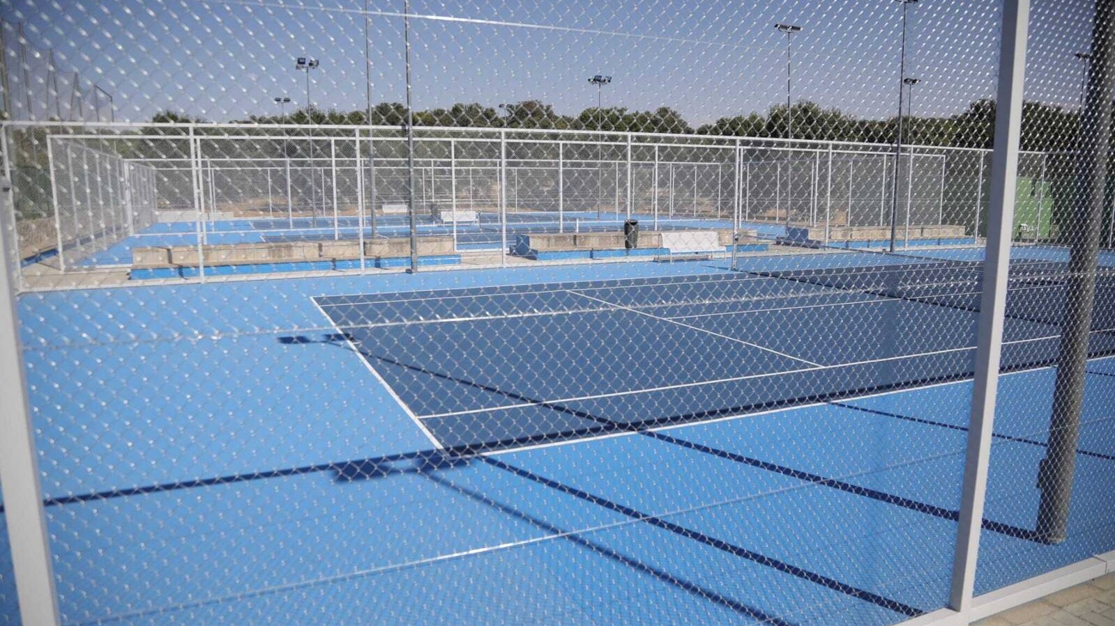 Las pistas de tenis del Complejo Deportivo Ángel Nieto de Boadilla estrenan pavimento