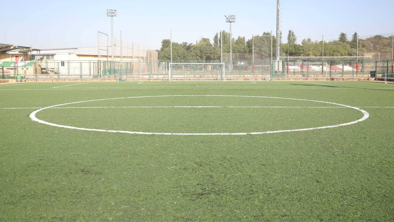 Boadilla trabaja en la renovación del césped artificial en los campos del Complejo Deportivo Municipal Boadilla trabaja en la renovación del césped artificial en los campos del Complejo Deportivo Municipal