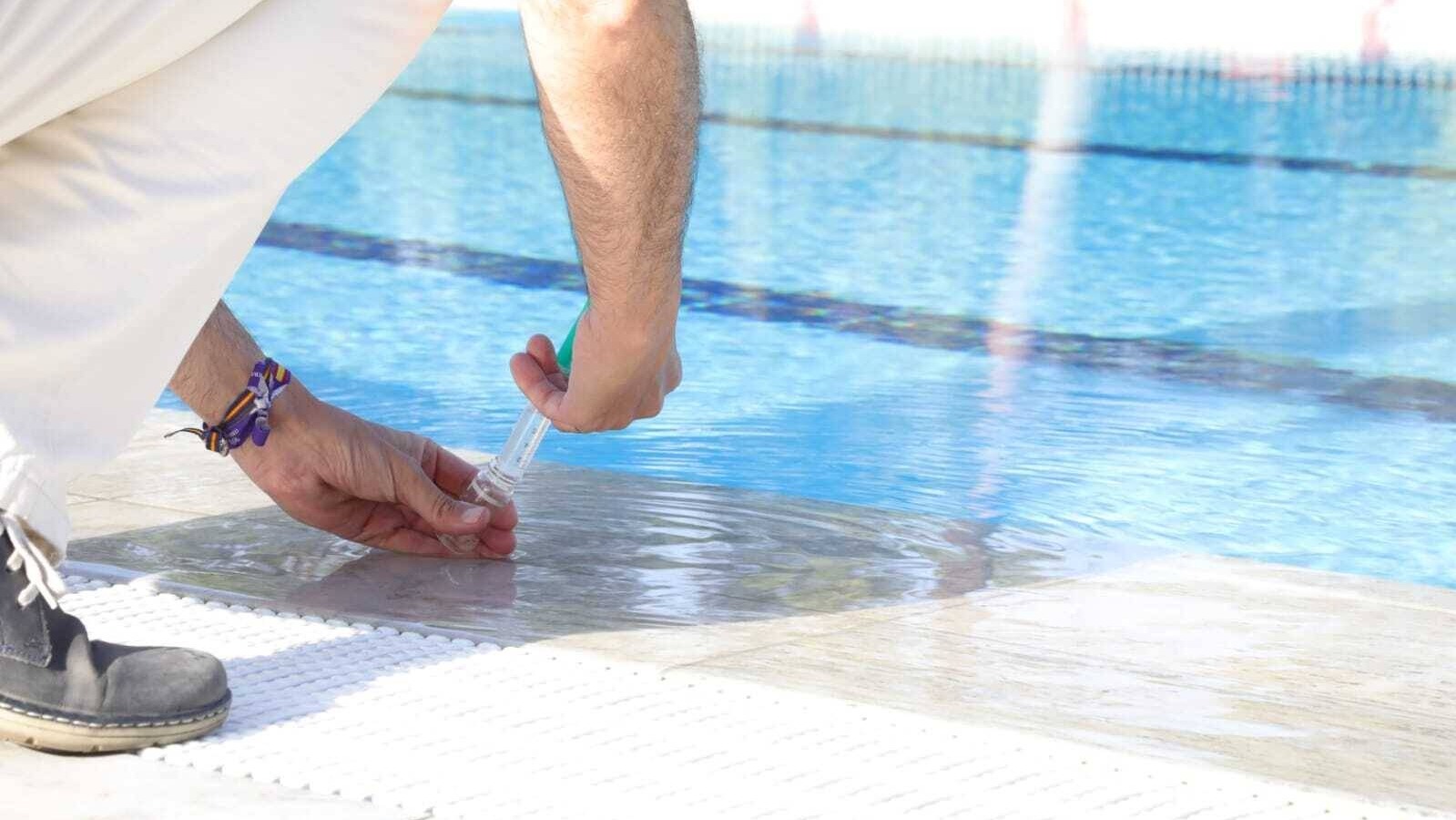 En marcha la campaña anual de vigilancia y control sanitario de las piscinas de Boadilla