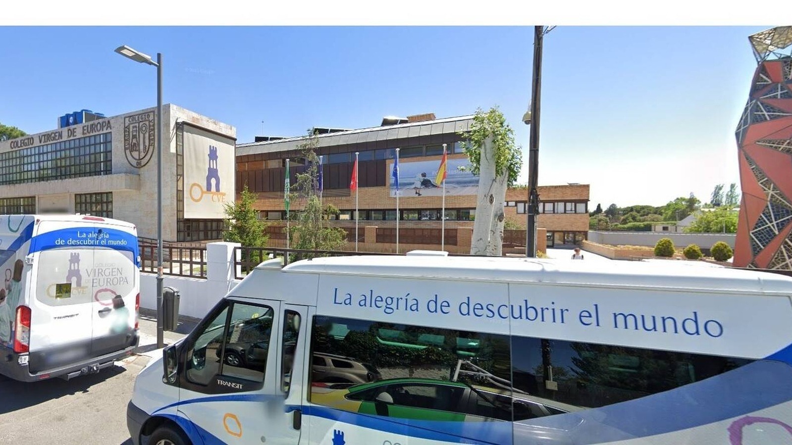 Dimite el director del colegio Virgen del Europa y la Comunidad de Madrid critica que el centro no comunicara la investigación al profesor