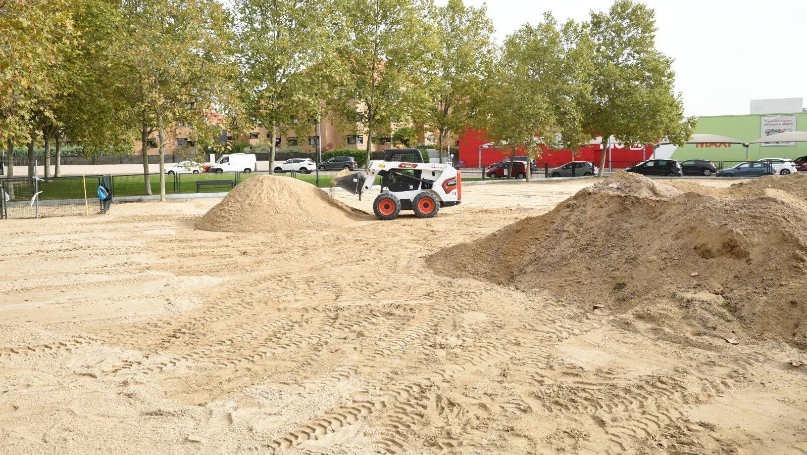 El Ayuntamiento trabaja en la renovación de los 66 areneros de la localidad El Ayuntamiento trabaja en la renovación de los 66 areneros de la localidad