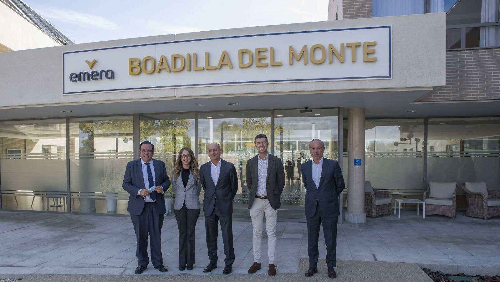 Javier Úbeda visita la nueva residencia de mayores en Los Fresnos