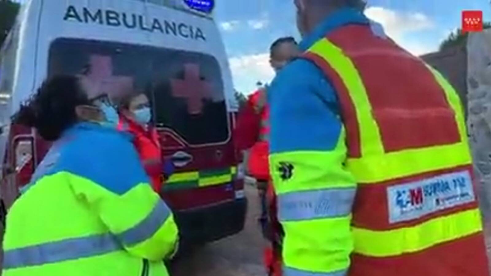 Herido de 45 años grave por accidente laboral en la calle Playa de Cullera