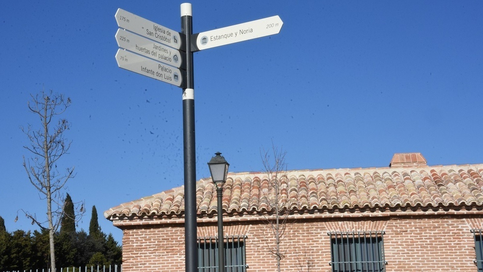 Nueva señalización para indicar la ubicación de los principales monumentos históricos de Boadilla