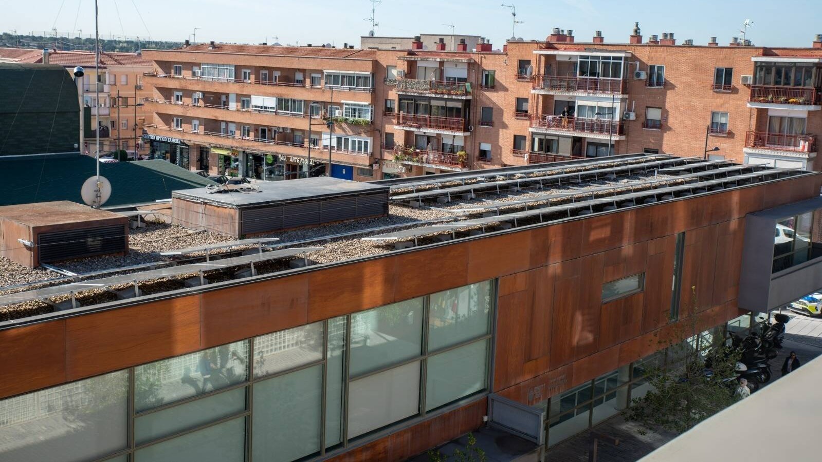 Instaladas las placas fotovoltaicas en el centro de mayores María de Vera