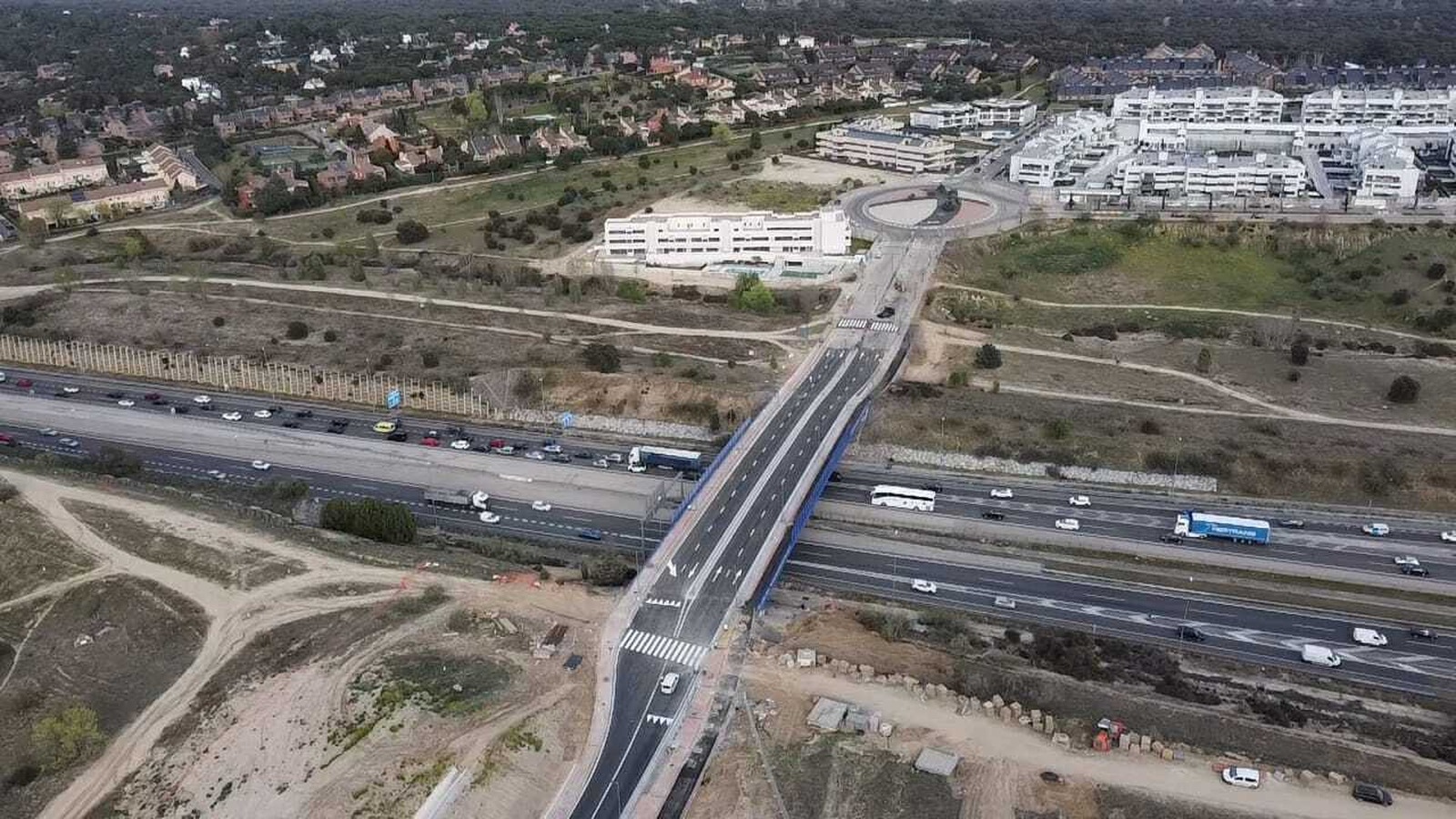La conexión entre Viñas Viejas y El Encinar por encima de la M-50 estará operativa a finales de mes La conexión entre Viñas Viejas y El Encinar por encima de la M-50 estará operativa a finales de mes