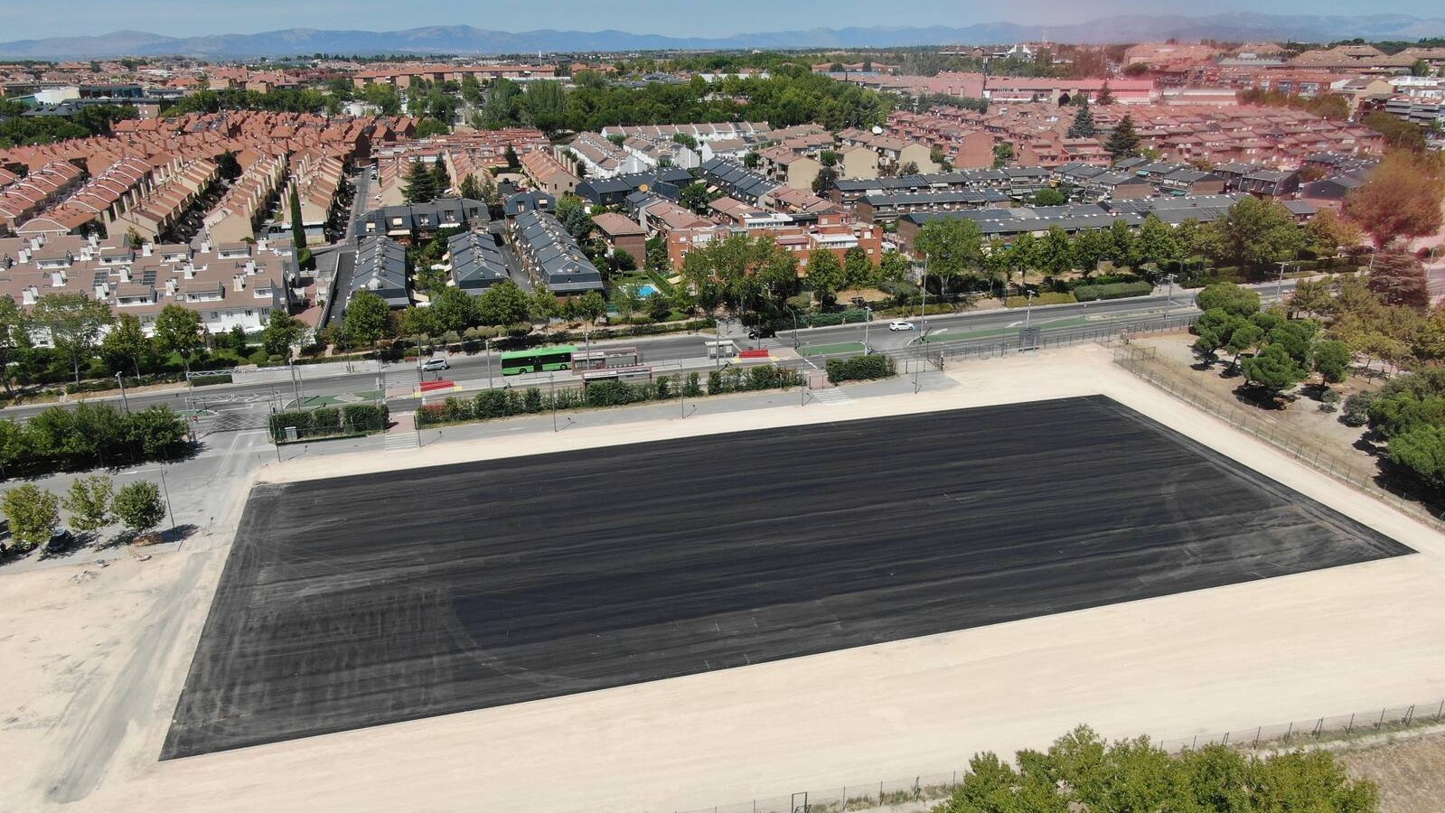 Boadilla asfalta 6.000 m2 del recinto ferial de cara a las fiestas patronales Boadilla asfalta 6.000 m2 del recinto ferial de cara a las fiestas patronales