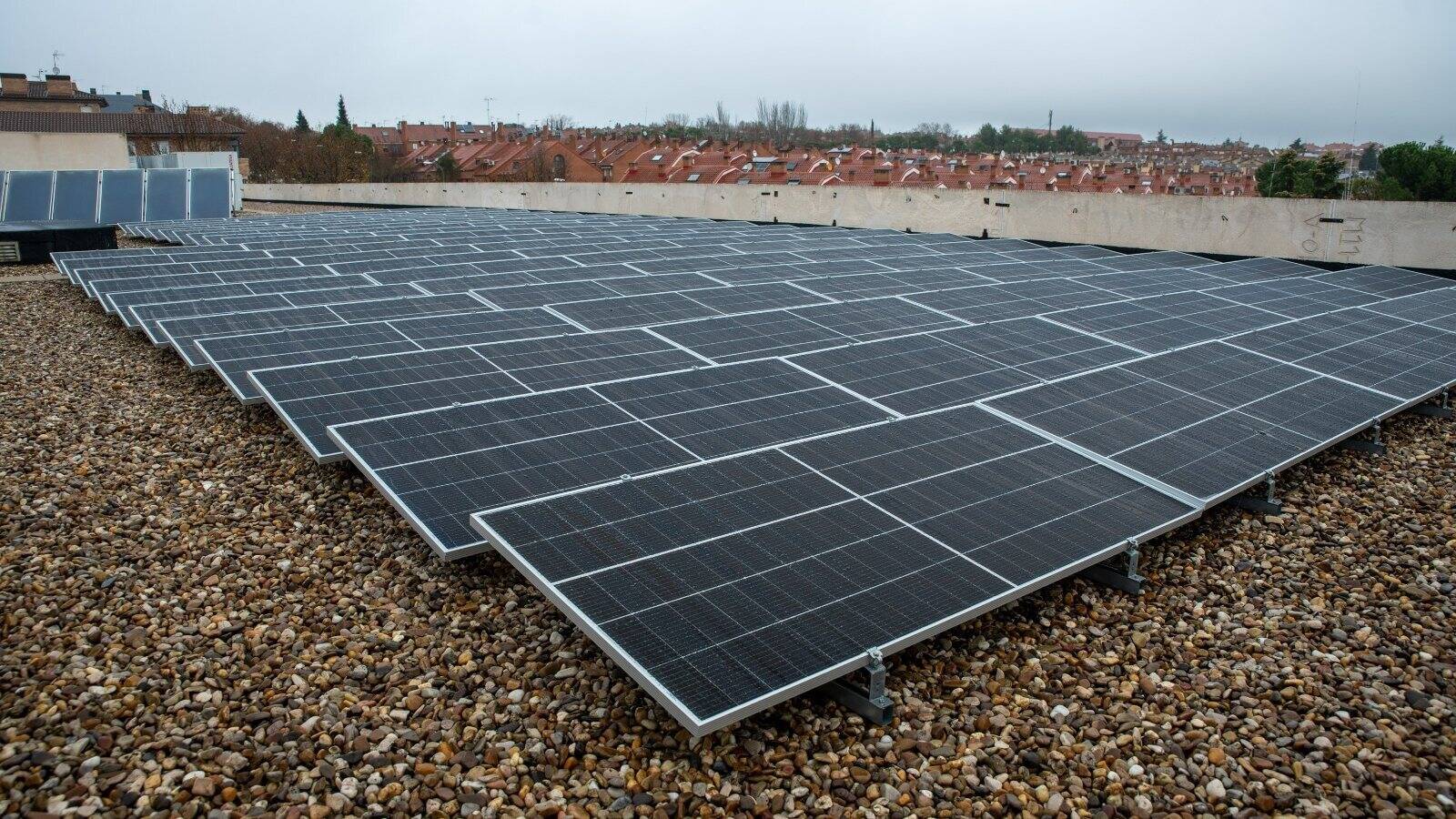 Licitada la instalación de placas fotovoltaicas en tres centros deportivos de Boadilla