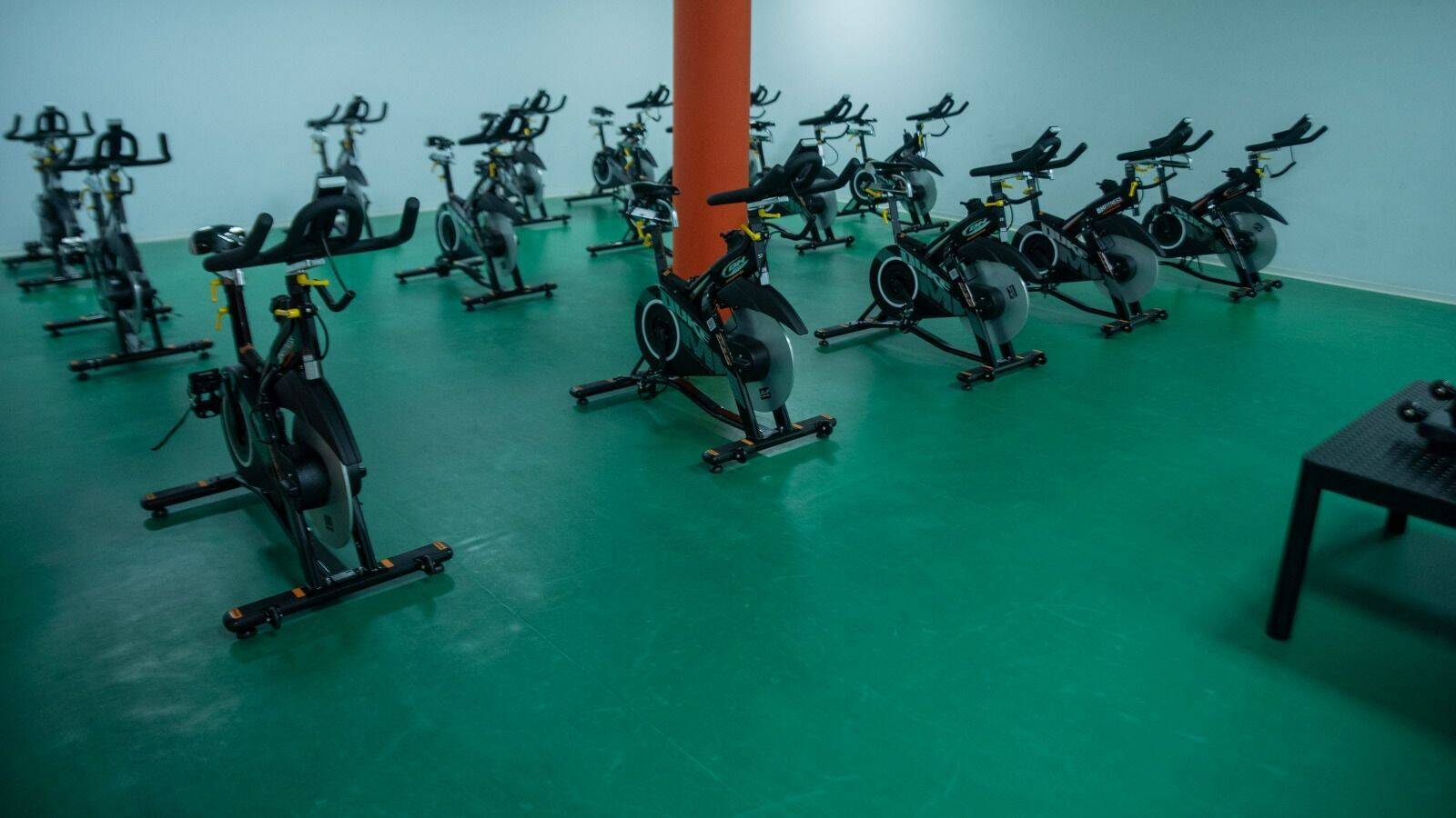 Nuevas bicicletas para las clases de ciclo indoor en la piscina municipal