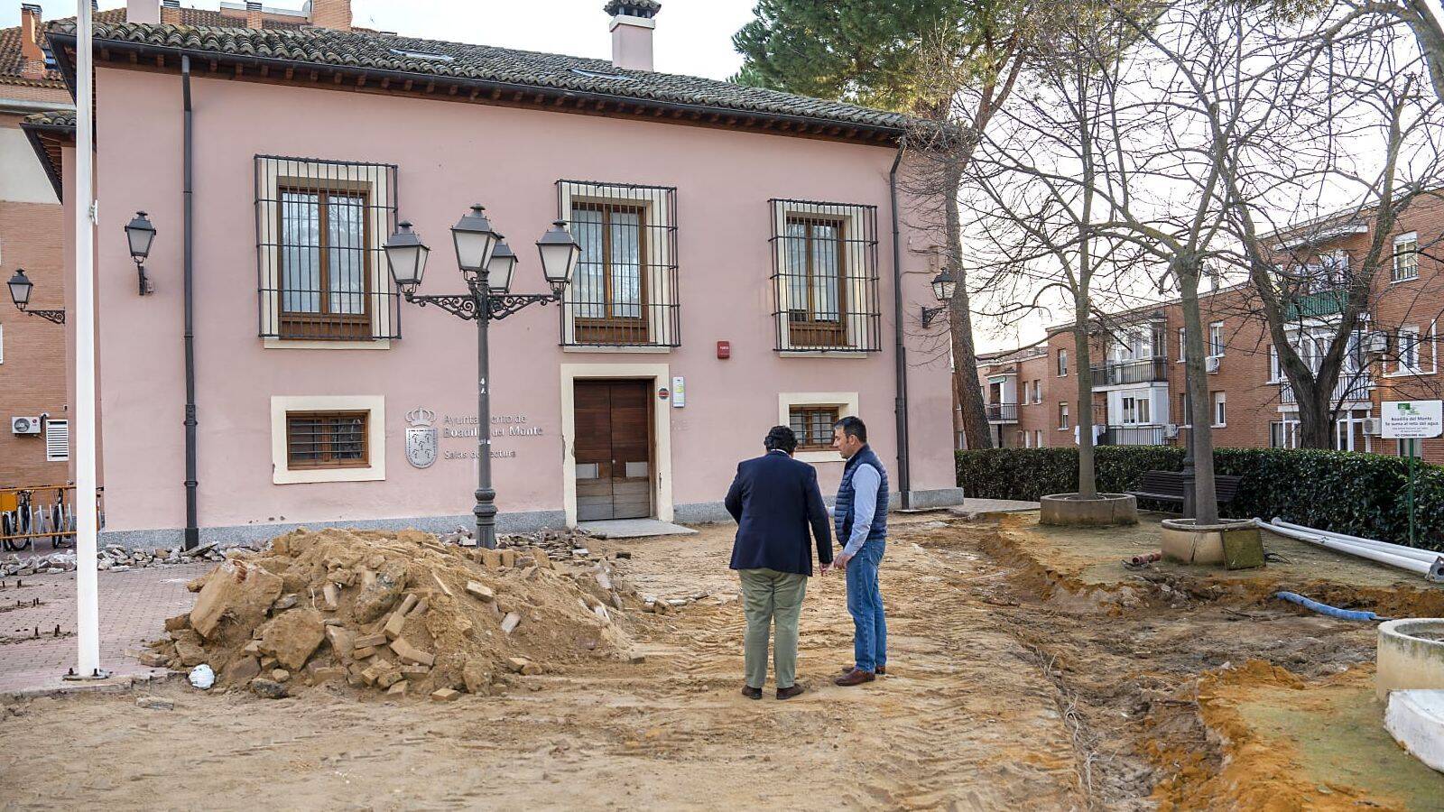 Obras para mejorar el entorno de la sala de lectura "La Millonaria" en Boadilla Obras para mejorar el entorno de la sala de lectura "La Millonaria" en Boadilla