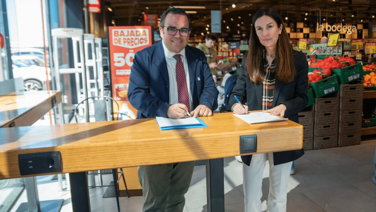 A través de silbo, El Ayuntamiento de Boadilla y Carrefour renuevan el convenio para fomentar la contratación de vecinos 