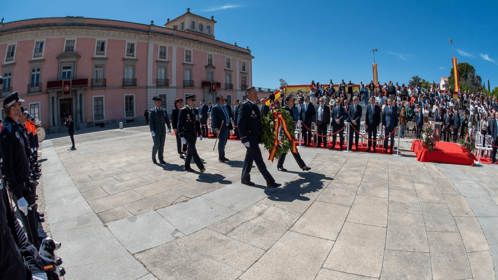 La policía local celebra el día de su patrón, San Jorge, con la entrega de 21 medallas y condecoraciones La policía local celebra el día de su patrón, San Jorge, con la entrega de 21 medallas y condecoraciones