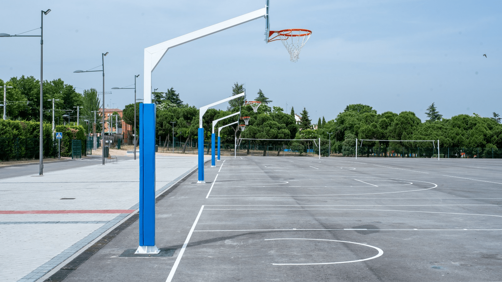El Ayuntamiento instala canchas en el Recinto Ferial El Ayuntamiento instala canchas en el Recinto Ferial