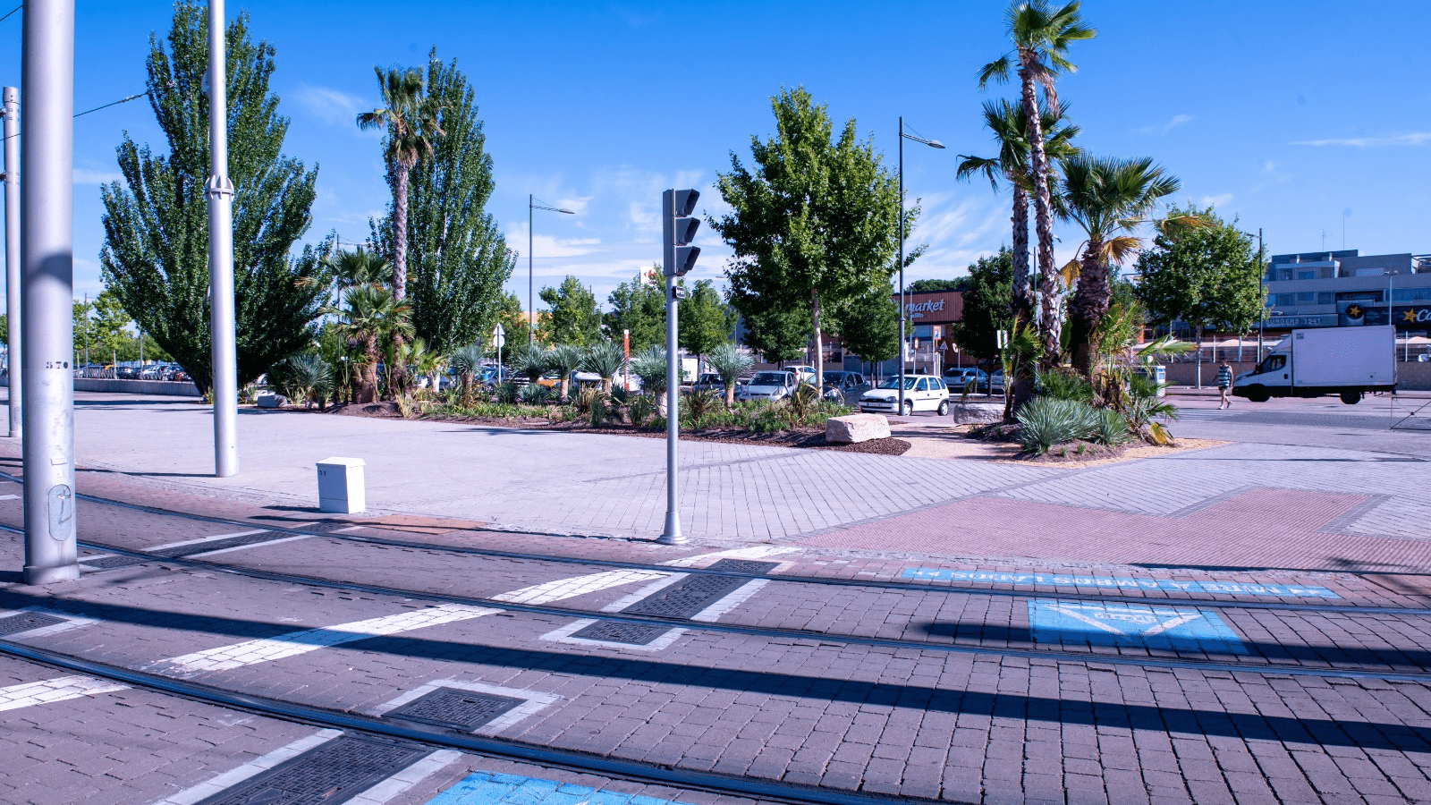 Nueva zona ajardinada en el intercambiador de Puerta de Boadilla Nueva zona ajardinada en el intercambiador de Puerta de Boadilla