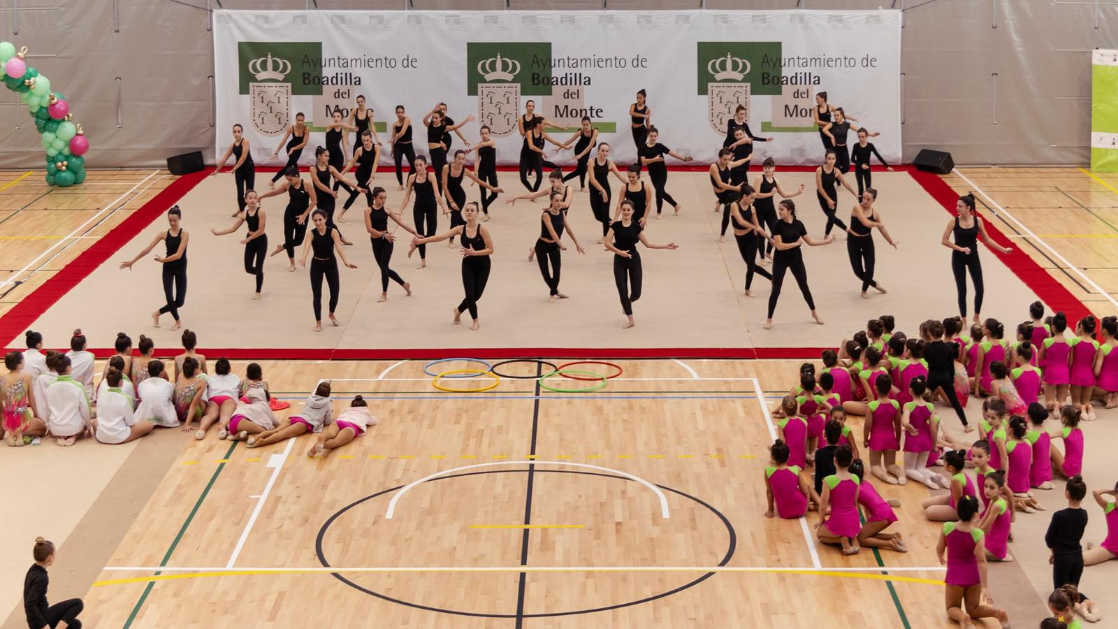 La increíble exhibición navideña del Club de Gimnasia de Boadilla del Monte La increíble exhibición navideña del Club de Gimnasia de Boadilla del Monte