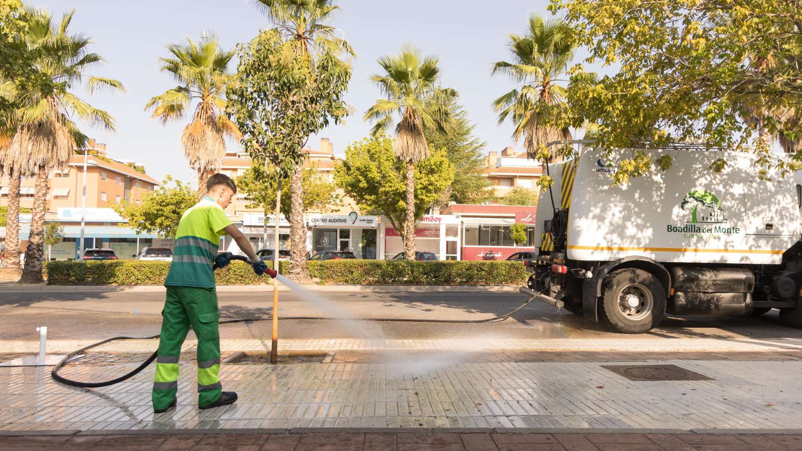 El Ayuntamiento de Boadilla refuerza las limpiezas estivales El Ayuntamiento de Boadilla refuerza las limpiezas estivales