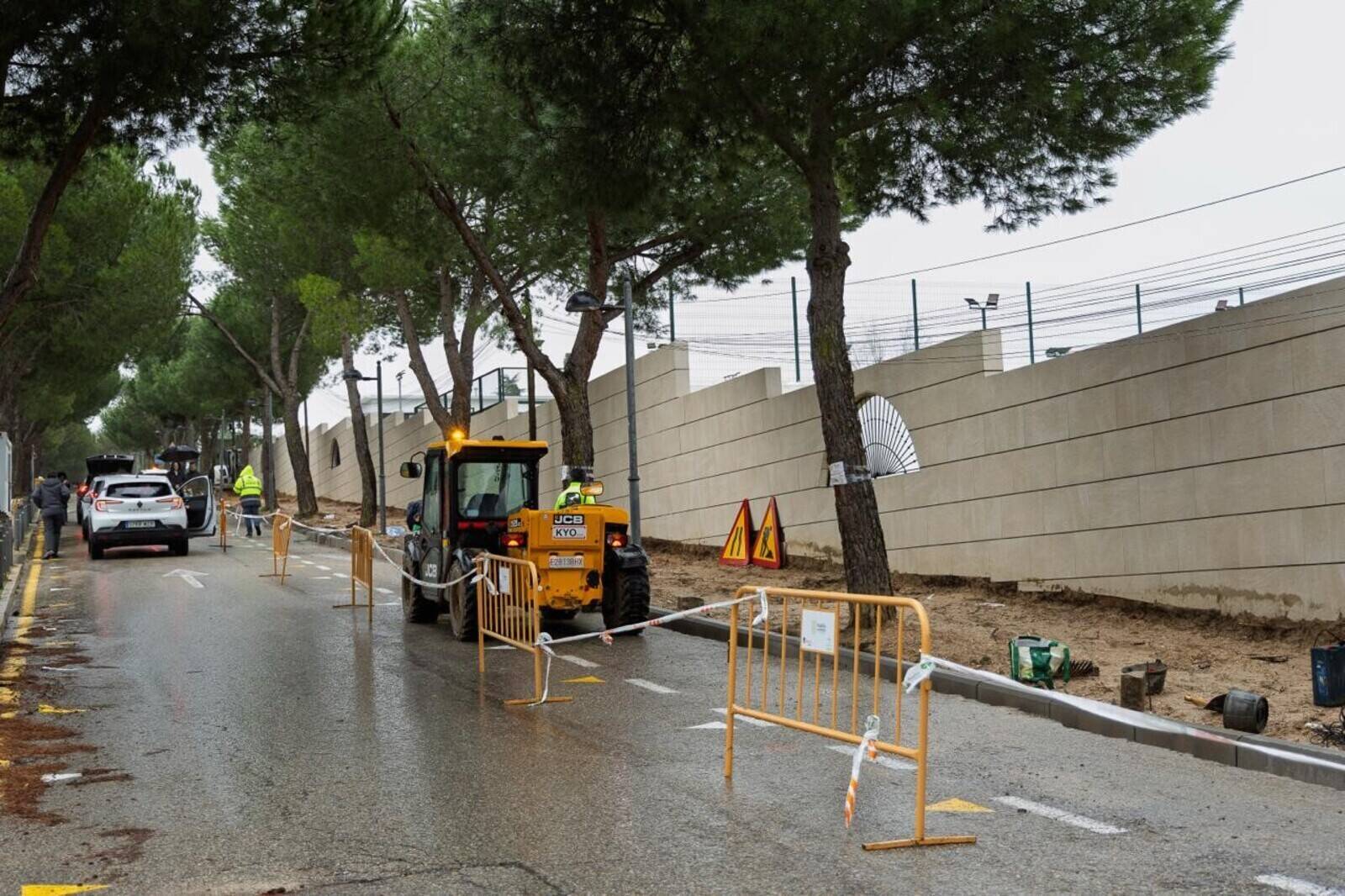 Comienzan las obras de acerado en la calle Río Jarama para mejorar la accesibilidad en el entorno escolar