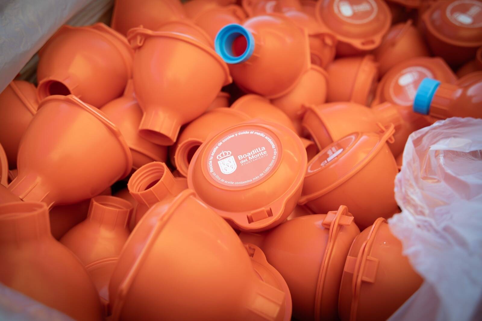 Más de 2.000 embudos para fomentar el reciclaje de aceite vegetal en Boadilla