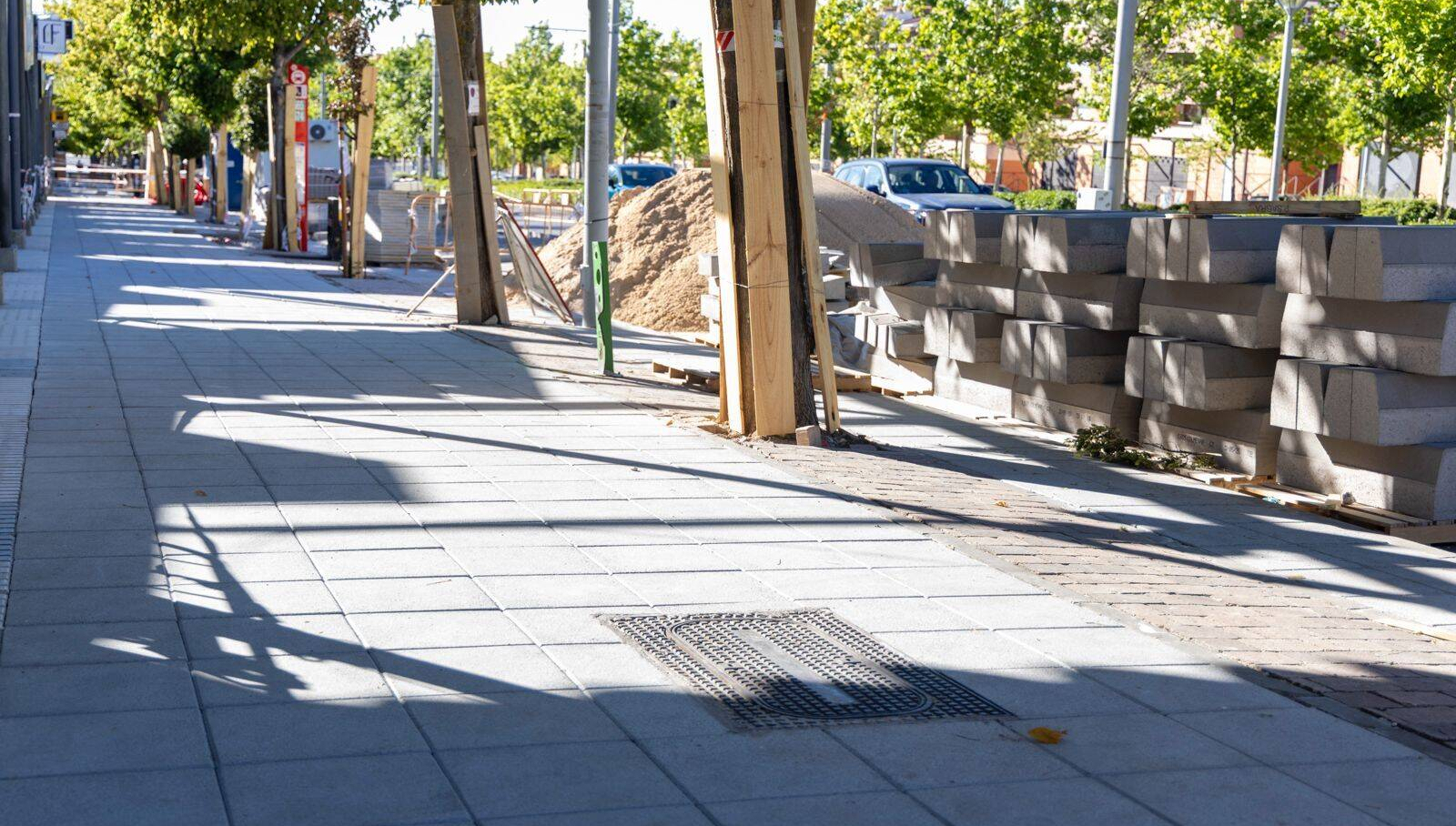 Boadilla renueva el acerado de la avenida Siglo XXI con solado antideslizante Boadilla renueva el acerado de la avenida Siglo XXI con solado antideslizante