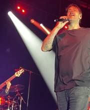 melendi-conquista-al-publico-de-boadilla-con-cercania-grandes-exitos-y-un-espectaculo-impecable