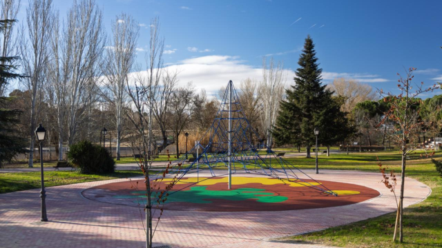 boadilla-mejora-el-parque-juan-pablo-ii-con-nuevos-juegos-infantiles