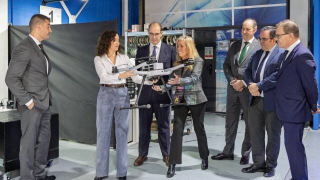 diaz-ayuso-presenta-en-boadilla-la-primera-estrategia-de-drones-de-la-comunidad-de-madrid