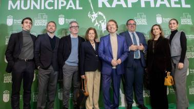boadilla-rinde-homenaje-a-raphael-dando-su-nombre-al-auditorio-municipal