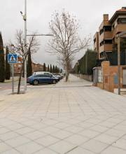boadilla-concluye-la-renovacion-del-acerado-en-isabel-de-farnesio-para-mejorar-accesibilidad-y-seguridad