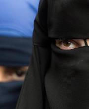 el-pleno-de-boadilla-aprueba-una-mocion-para-estudiar-la-prohibicion-de-prendas-que-cubran-el-rostro-en-edificios-publicos