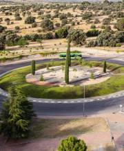 renovada-la-rotonda-de-condesa-de-chinchon-con-riego-y-luces-led