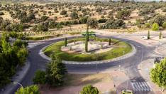 renovada-la-rotonda-de-condesa-de-chinchon-con-riego-y-luces-led