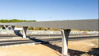 canal-de-isabel-ii-levanta-pasarela-sobre-m-50-para-conduccion-de-agua