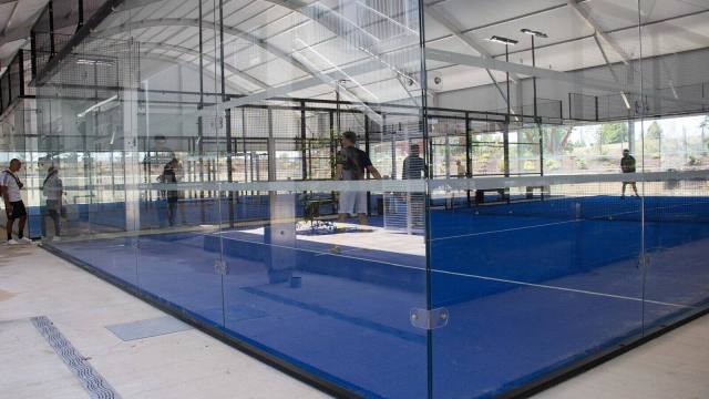 nueva-instalacion-deportiva-con-siete-pistas-de-pade