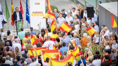 miles-de-vecinos-de-boadilla-se-movilizan-en-apoyo-a-ceuta