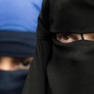 El Pleno de Boadilla aprueba una moción para estudiar la prohibición de prendas que cubran el rostro en edificios públicos