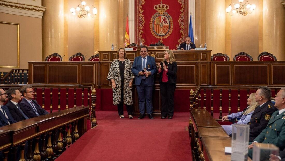 Javier Úbeda recibe la Cruz de la Dignidad de la Asociación Víctimas del Terrorismo