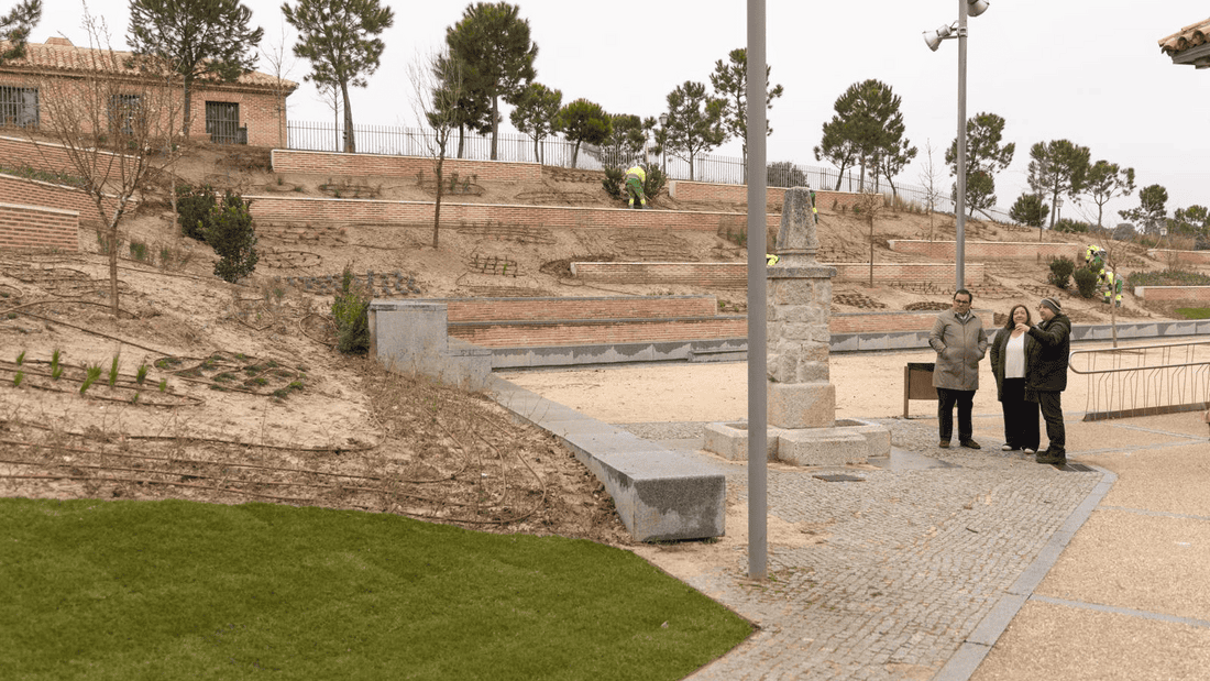 Finaliza el ajardinamiento del talud ubicado junto al Aula Medioambiental