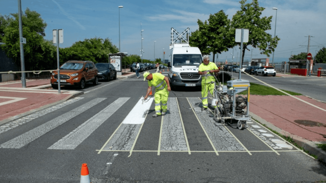 Finalizan los trabajos de repintado en la señalización vial de Boadilla del Monte