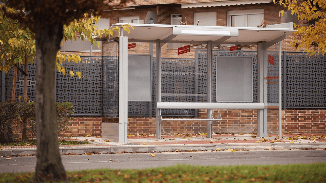 Boadilla del Monte renueva sus marquesinas de autobús con tecnología sostenible