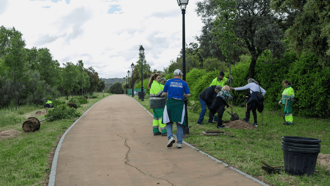 Boadilla del Monte amplía su masa arbórea con una nueva plantación junto al Parque del Pilar