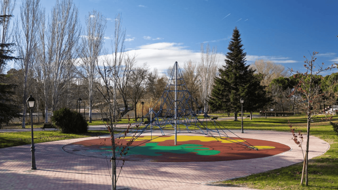 Boadilla mejora el parque Juan Pablo II con nuevos juegos infantiles