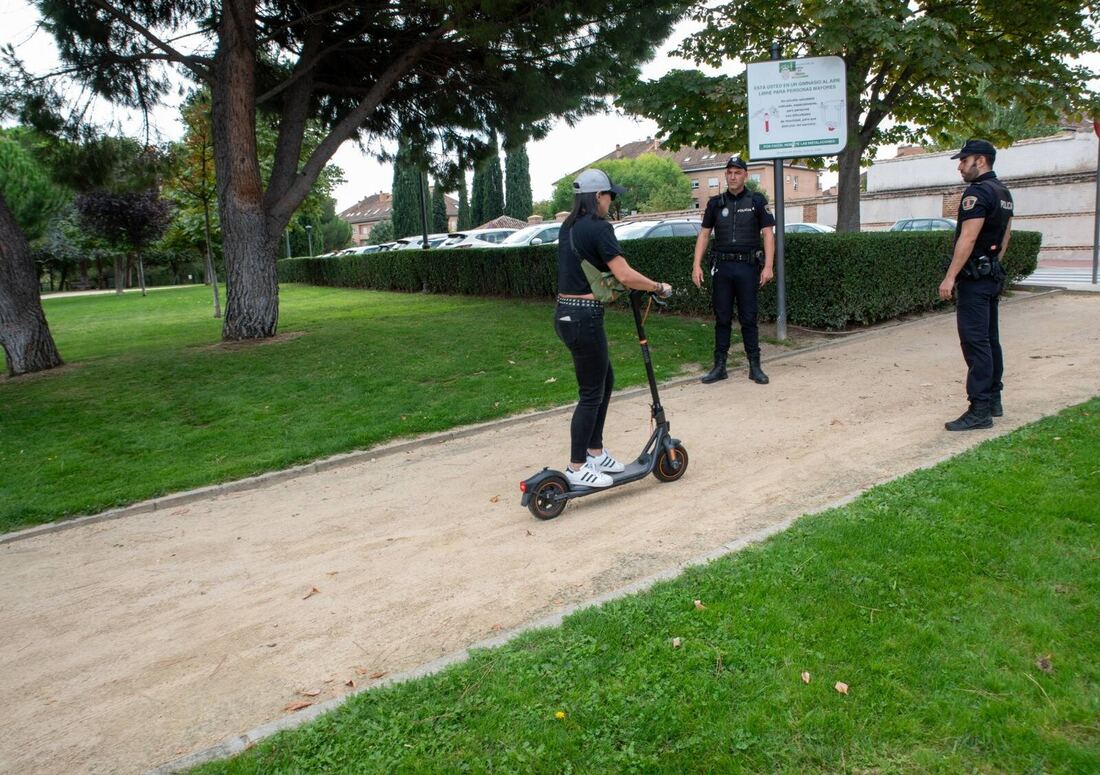 El Ayuntamiento recuerda la obligación de inscribir los patinetes en el Registro Nacional de Vehículos de Movilidad Personal