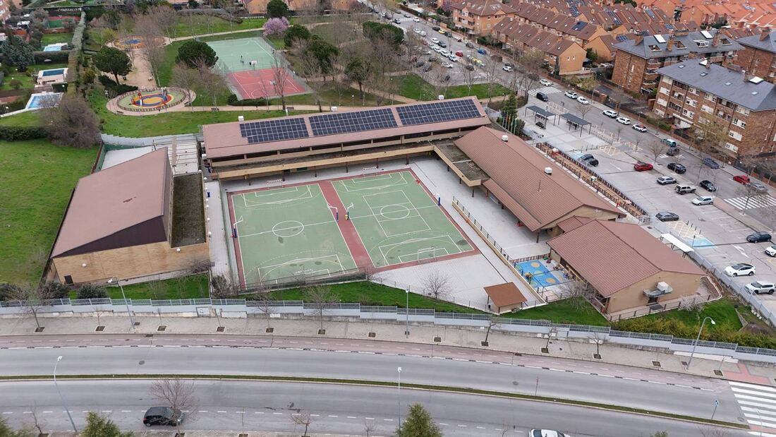 El CEIP Ágora ya cuenta con 146 placas solares dentro del plan municipal de eficiencia energética